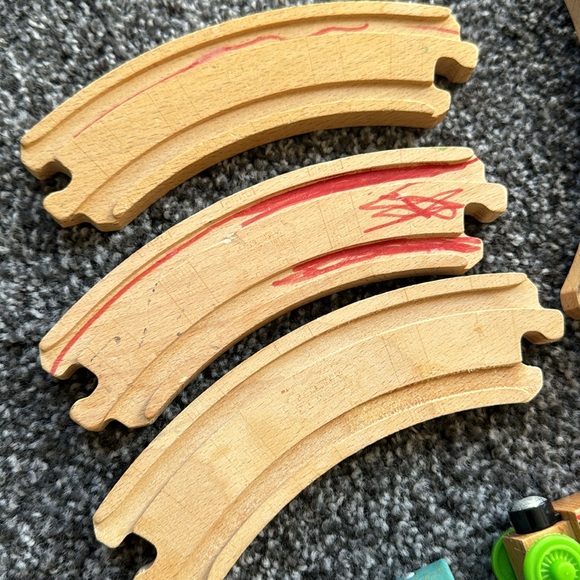96 piece Thomas & Friends wooden railway track set - Picture 10 of 10